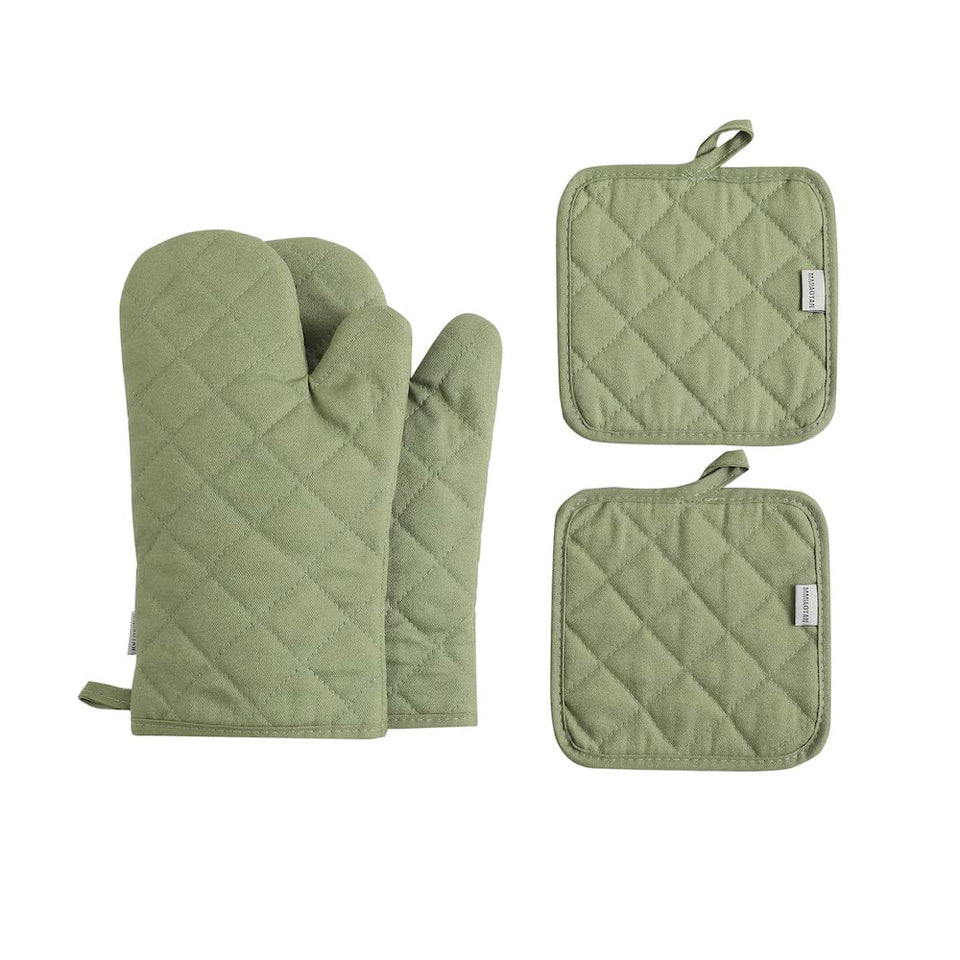 M MIAOYAN oven mitts in green, front view, heat resistant up to 500°F for safe cooking