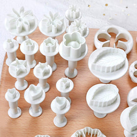 MOACC daisies and blossoms plunger set for cheerful sugarcraft designs