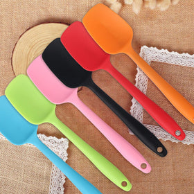 MOACC 6-piece spatula set shows heat resistance up to 500°F for hot cooking.