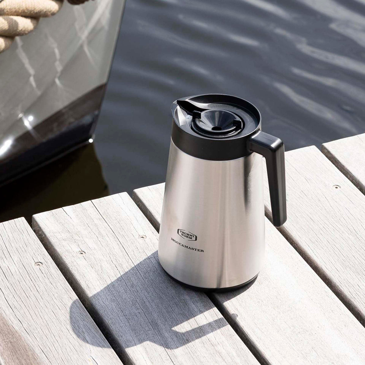 Moccamaster 59865 stainless steel body with sleek finish.
