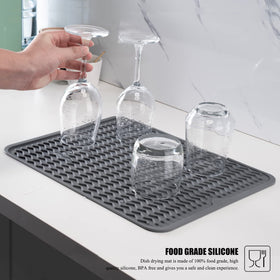 MODENGKONGJIAN multifunctional mat doubles as refrigerator liner and sink mat.