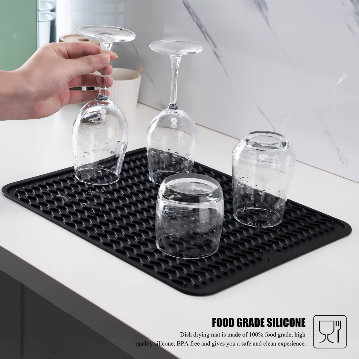 MODENGKONGJIAN multifunctional mat doubles as fridge liner and sink mat.