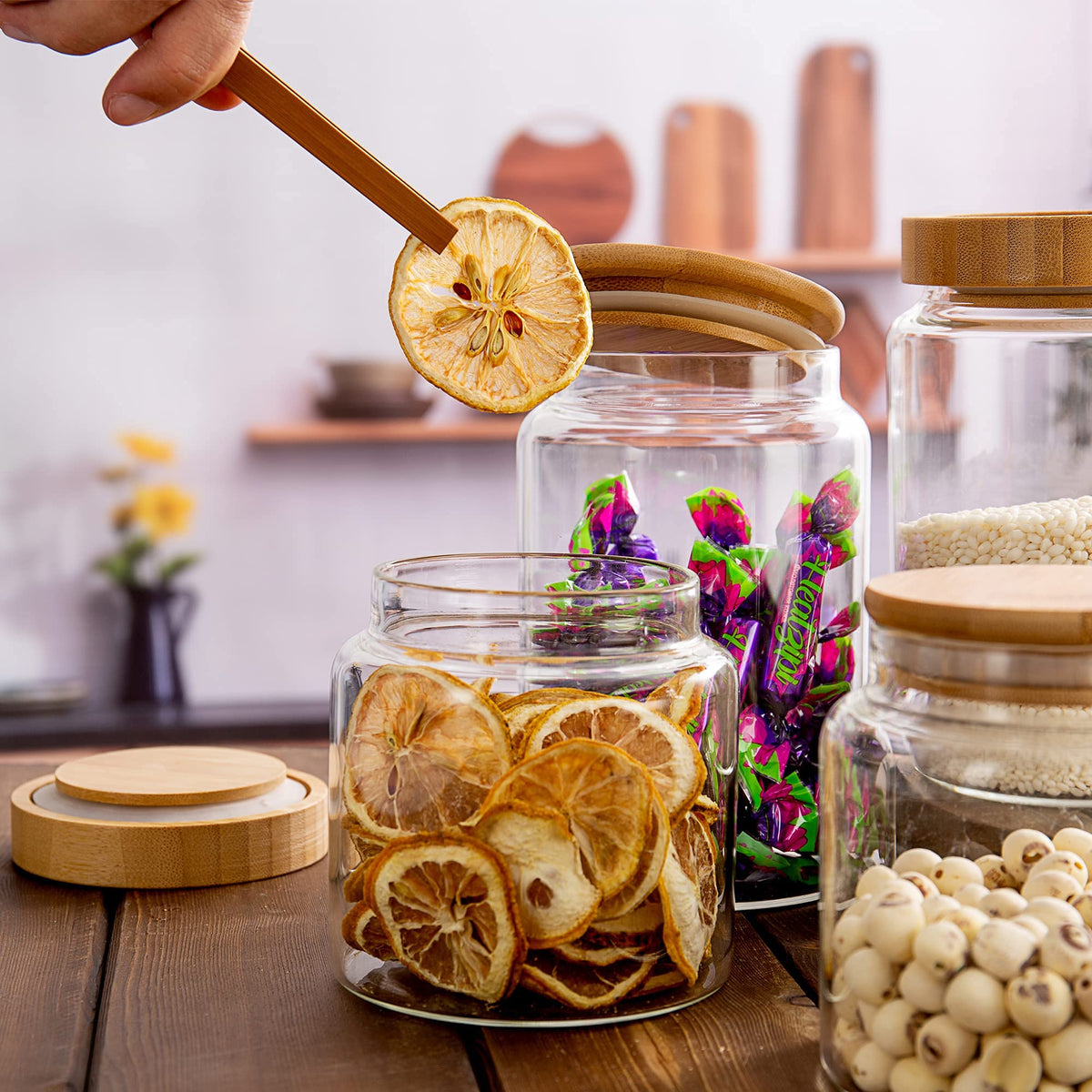 Moladri bamboo lid keeps moisture out for longer freshness.