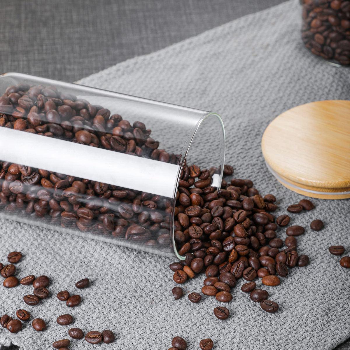 MOLFUJ borosilicate glass resists temperature changes and stains for long-lasting use.
