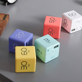 mooas Cube Timer Mint used in kitchen for meal timing