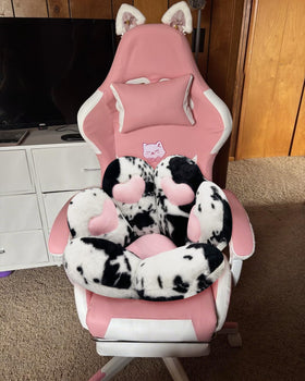Moonbeek i cat paw cushion chair used as bedroom decor for a cute vibe