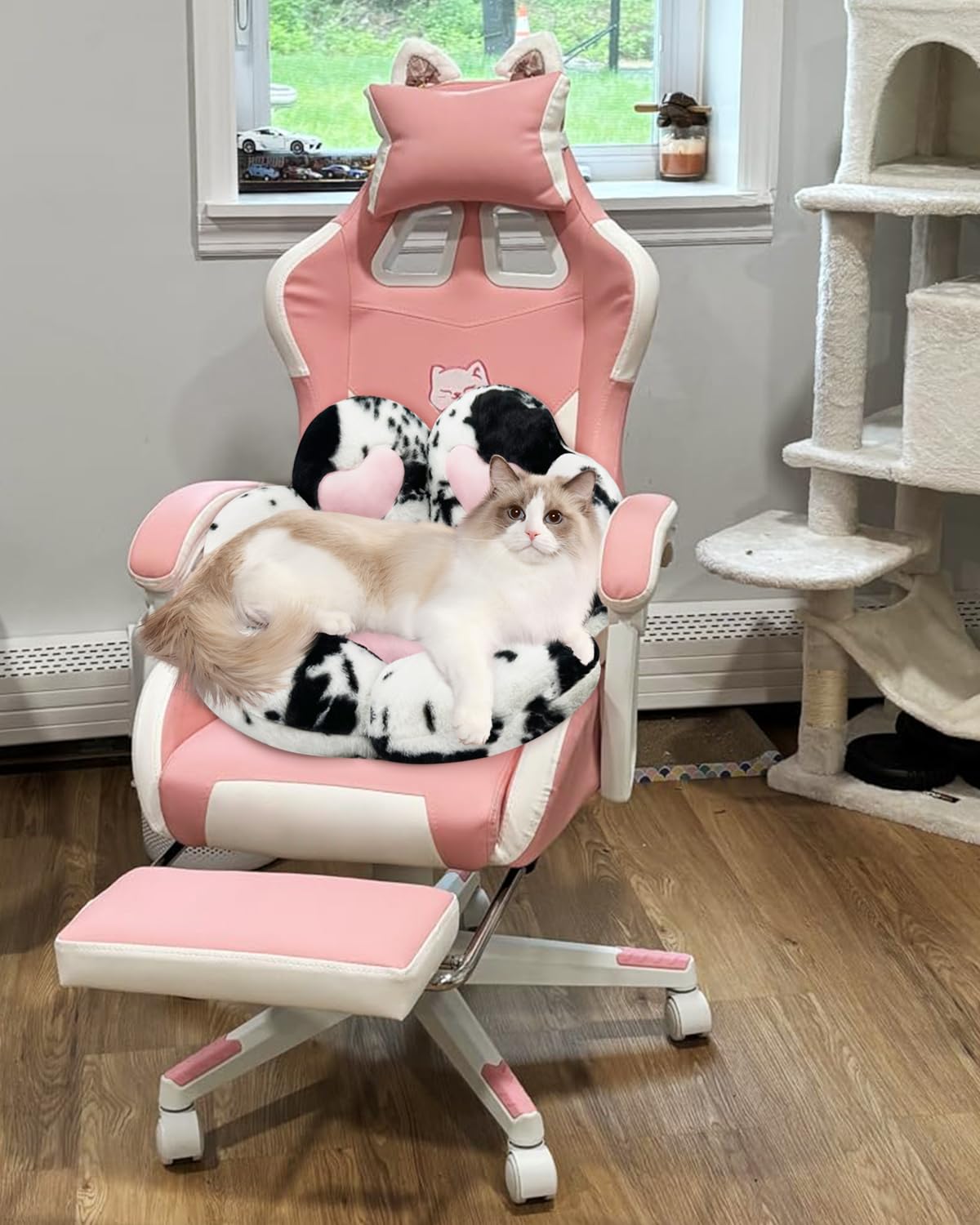 Moonbeek i cat paw cushion chair detailed stitching for durability