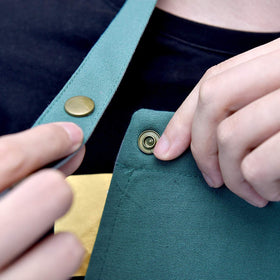 MORNITE apron suitable for art, pottery, cooking, teaching, and crafts.