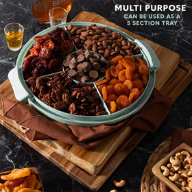 MosJos secure snaps keep contents stable while transporting cakes and pastries.