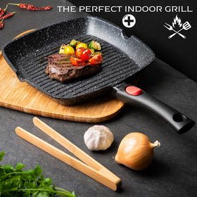 Moss & Stone side spouts help pour fats safely while cooking.
