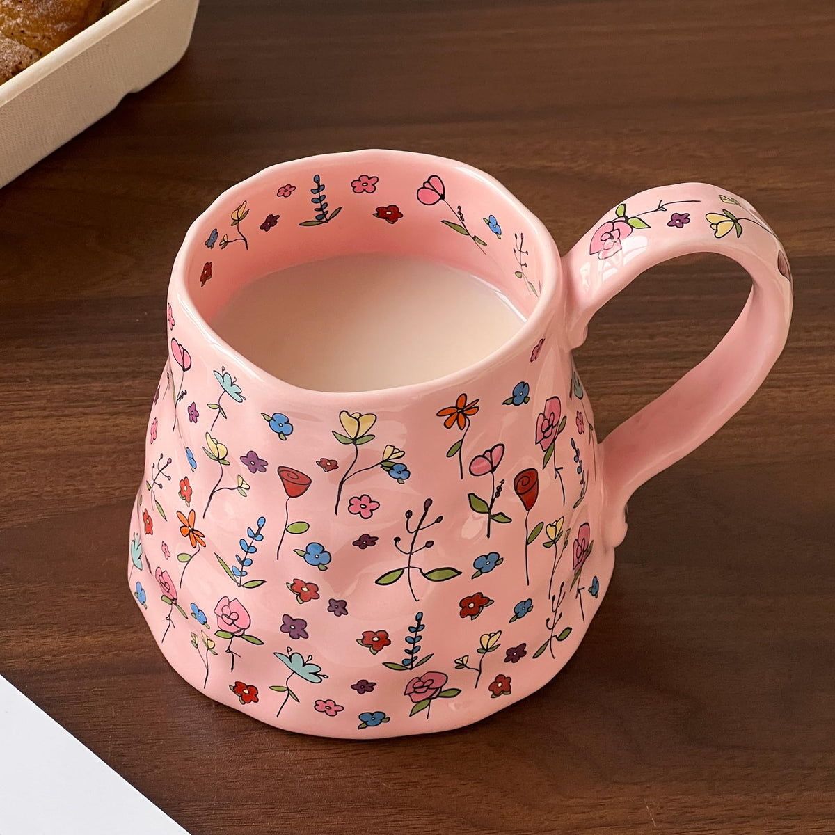 Movlen eco-friendly clay mug in pink floral, ideal for gift-ready occasions