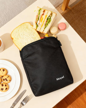 Moyad small insulated bag (20x15x6cm) perfect for on-the-go snacks.