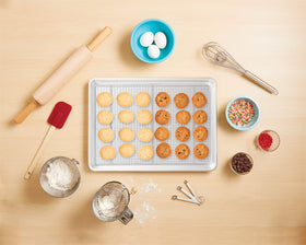 Mrs. Anderson's Baking easy-care rack cleans by hand to preserve its finish.