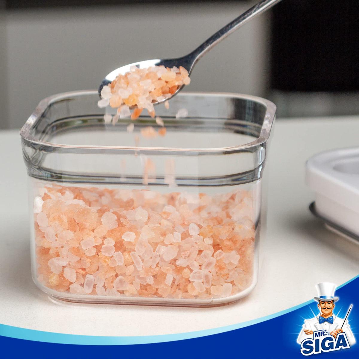 MR.SIGA one-handed operation lid for convenient daily use.