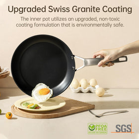 MsMk 10-inch pan bottom shows thick stainless steel for stable heat delivery