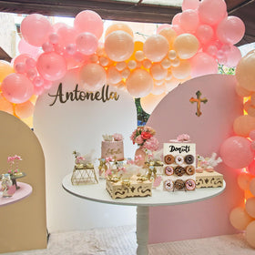 Dimensions 30x40 cm fit compact dessert tables in the MTRSOCHO display.