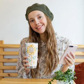 Muilzon daughter tumbler cap closeup highlights spill-proof protection for on-the-go use