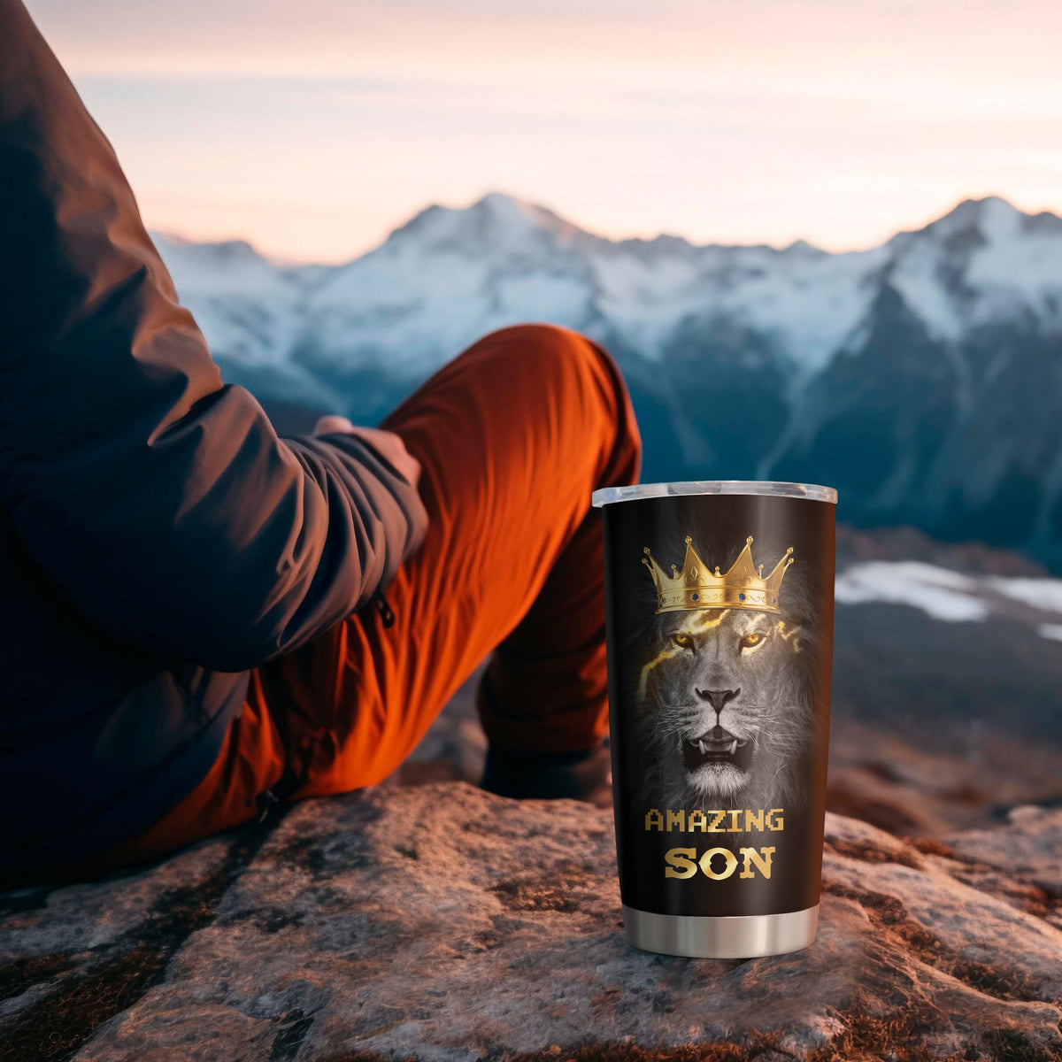 Muilzon tumbler protective cap helps prevent spills during travel.