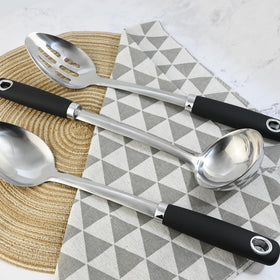 MUJINON soup ladle provides smooth pouring for hot soups
