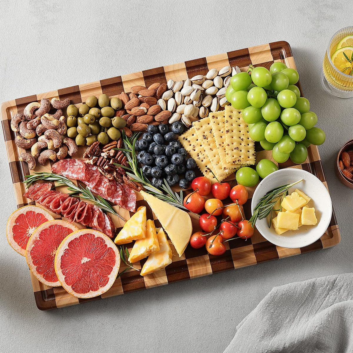 Musifan Acacia Wood Cutting Board with ergonomic handles for easy lifting