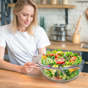 MUUBOOX large-capacity bowl ideal for marinating and prepping for gatherings