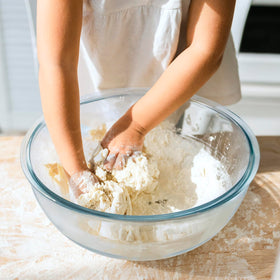 MUUBOOX sourdough-friendly glass bowl helps monitor dough during mixing