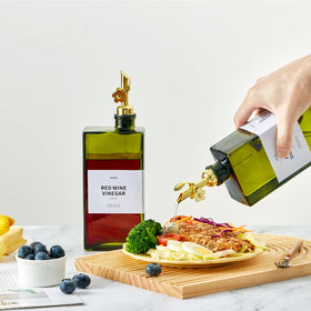 MUVEKA oak cork stoppers sealing olive oil for freshness.