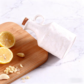 MuyuRise versatile dispenser suitable for olive oil, vinegar, wine, soy sauce, lemon juice.