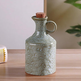 MuyuRise green-glaze dispenser enhances kitchen presentation during meals and gatherings.