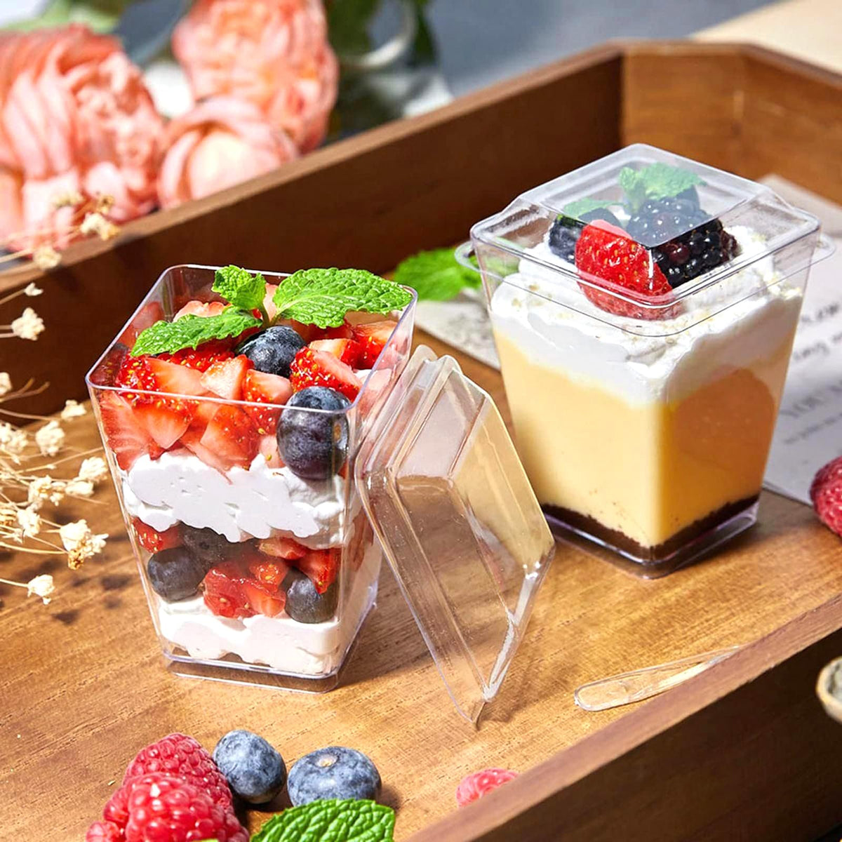mwellewm 6 oz round dessert cup with lid close view for presentation