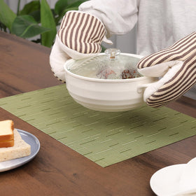 Myir JUN placemats with plate and glass demonstrating non-slip surface in action.