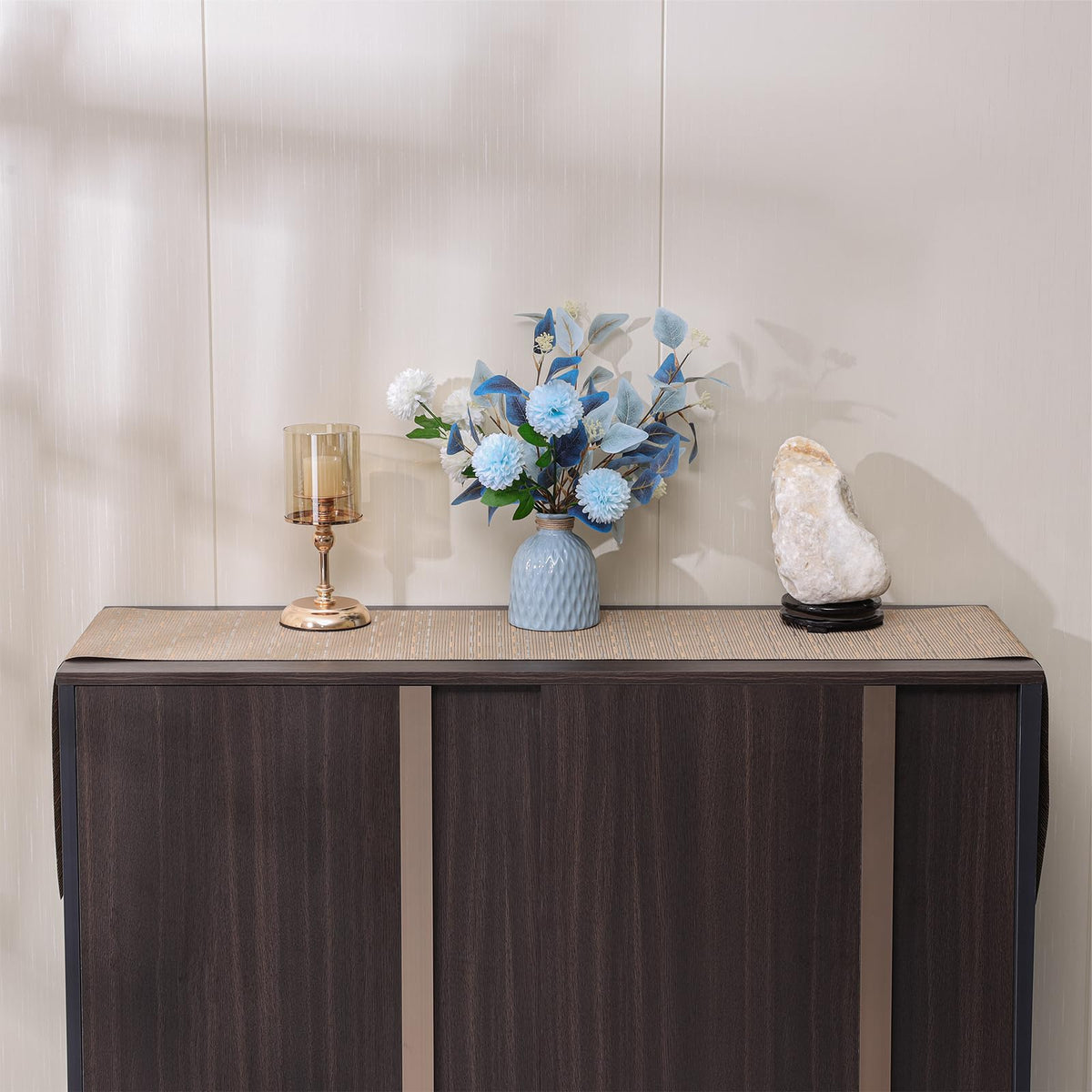 Myir JUN table runner non-fading fabric dries quickly after spills.