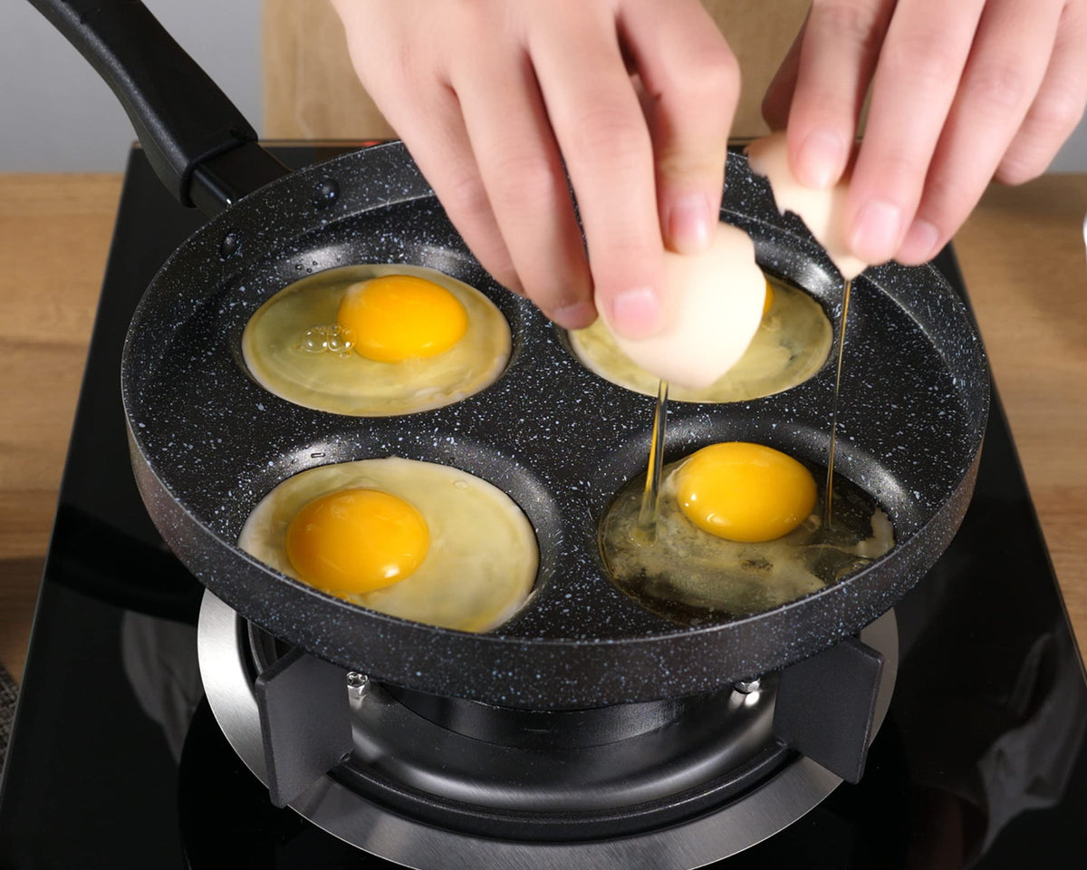 Easy cleaning with a soft sponge after cooking with MyLifeUNIT pan.