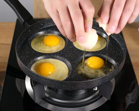 Easy cleaning with a soft sponge after cooking with MyLifeUNIT pan.