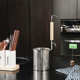 MylifeUNIT small-hole filter mesh speeds water and oil drainage.