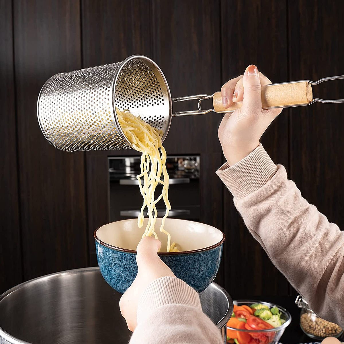 MylifeUNIT wooden-handle pasta strainer offers comfortable heat protection.