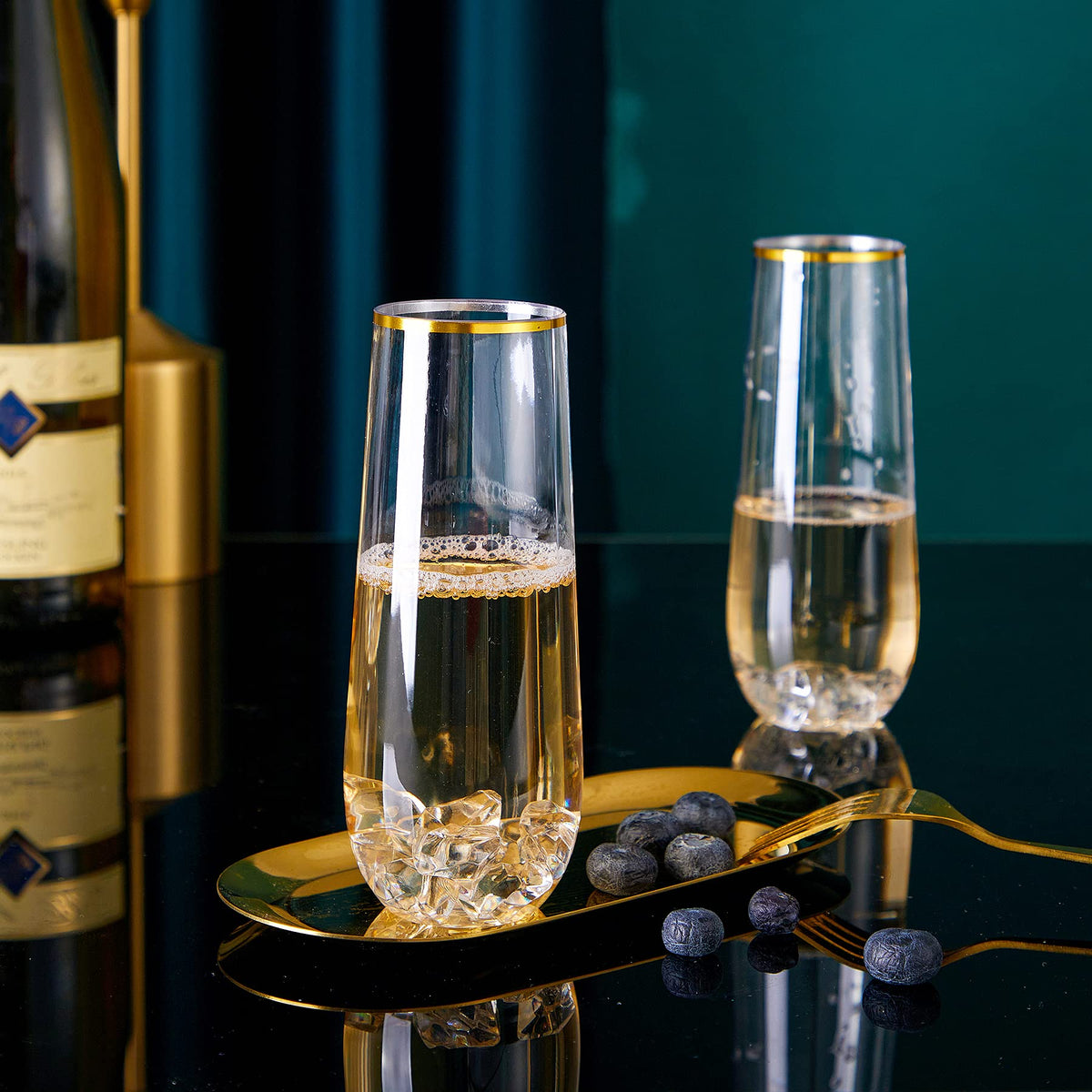 N9R clear plastic champagne flutes highlight crystal clarity for stylish serving.