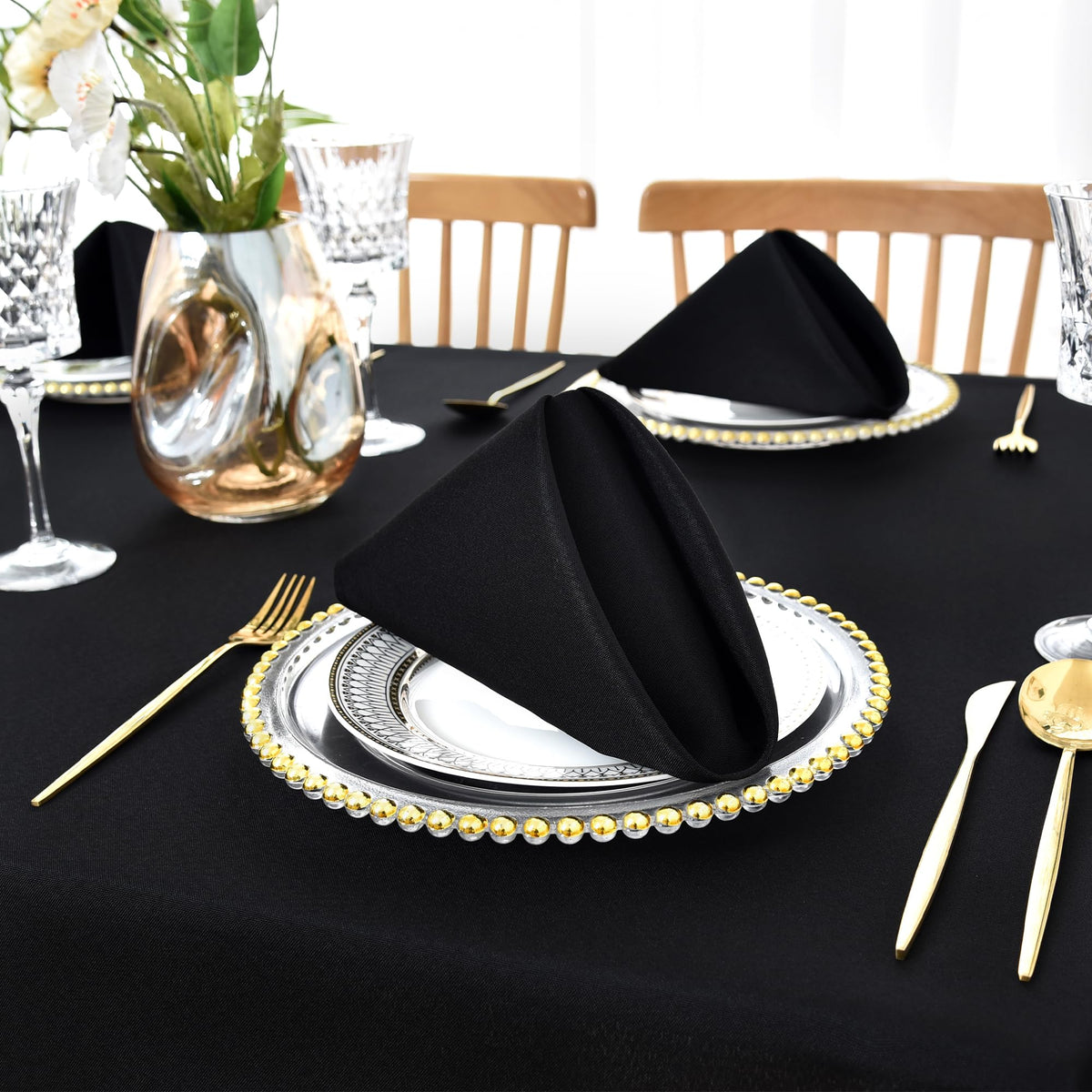 Nacuci black napkins ideal for hotels and restaurants.