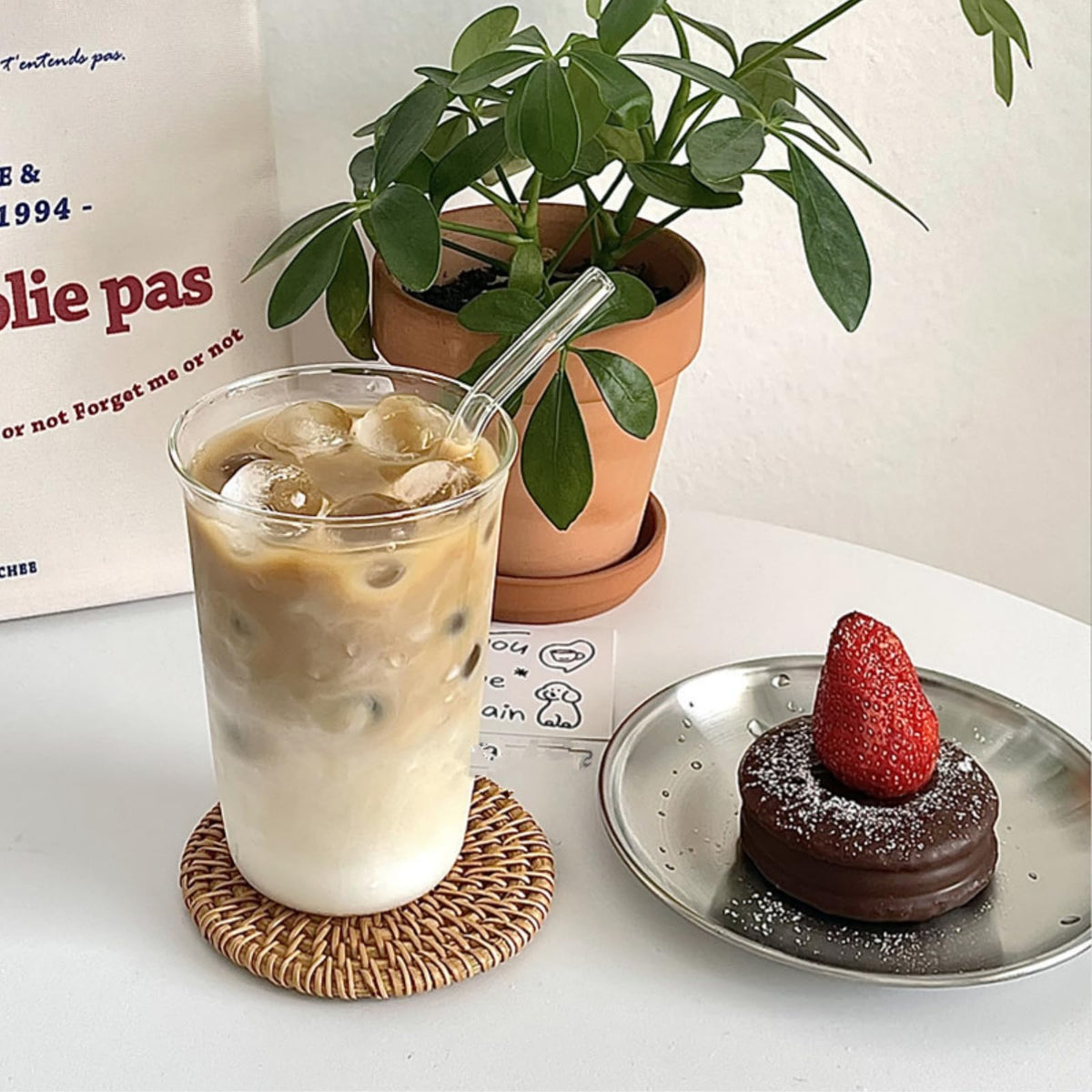 Nagpew lead-free BPA-free glassware ensures safe serving for hot or cold drinks.