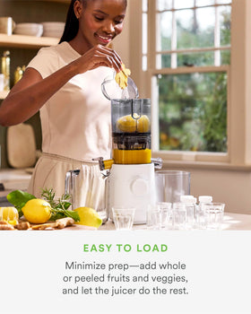 Nama J3 juice container image highlights easy measurement and cleanup.