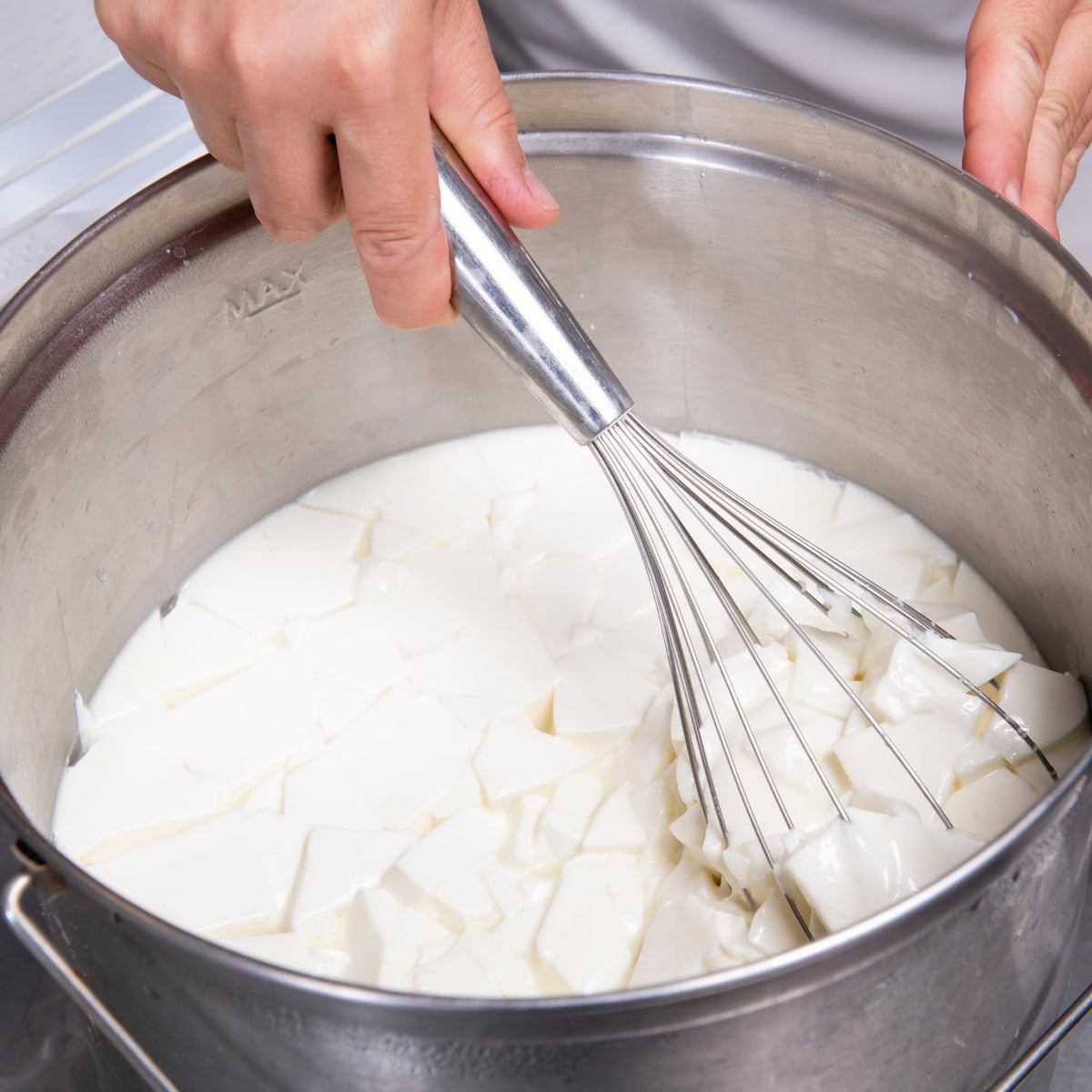 Natural Probio rennet coagulates milk in 1-2 hours for efficient cheese making