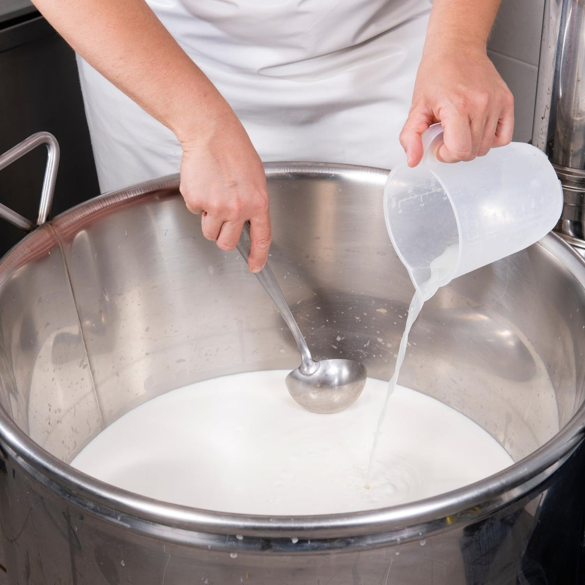 Natural Probio rennet dropper enables exact dosage for up to 132 gallons