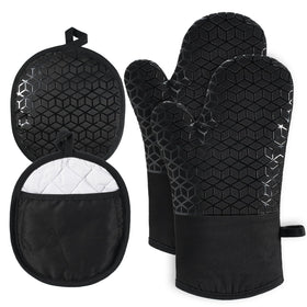 NAVITHOUS oven mitts demonstrating 500°F heat resistance for hot cookware