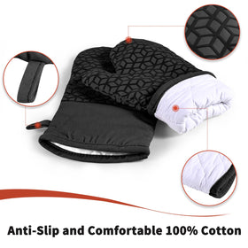 NAVITHOUS silicone grip oven mitt emphasizes comfortable wear during cooking