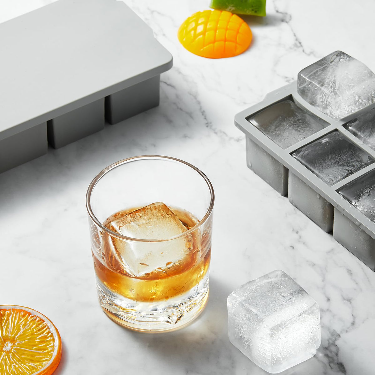 Nax Caki large ice cubes ideal for cocktails and broths.