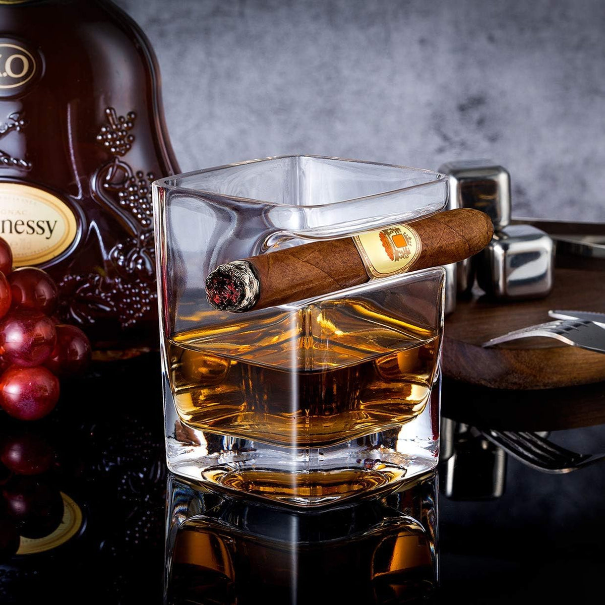 YouYah gift-ready set is ideal for cigar and whiskey enthusiasts.