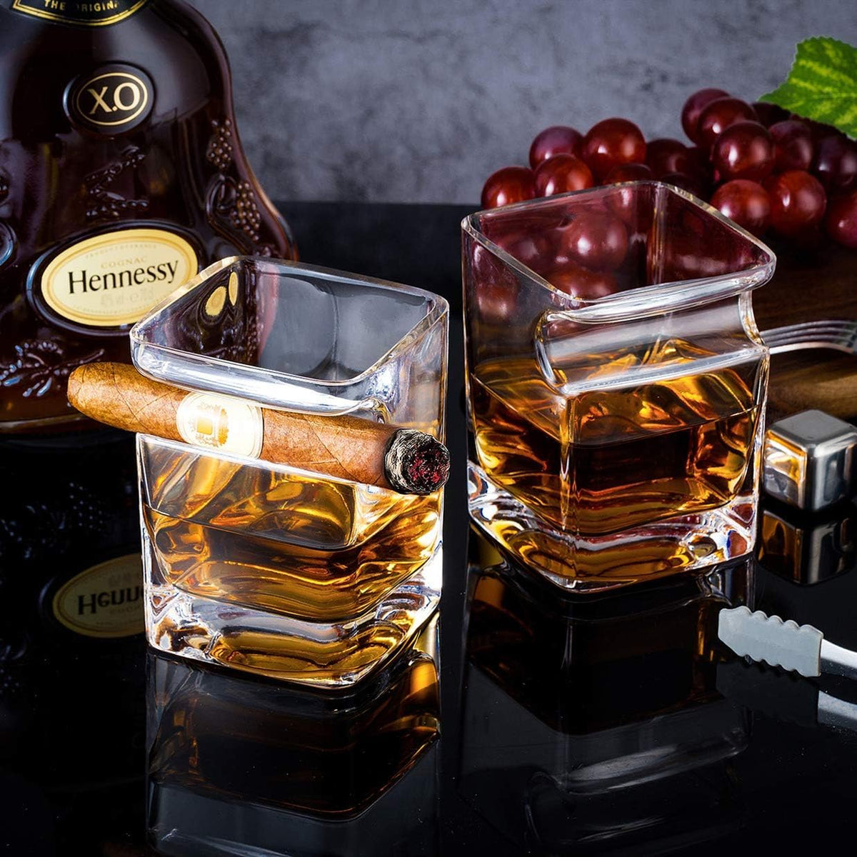 YouYah indented cigar rest design keeps the cigar steady while sipping.
