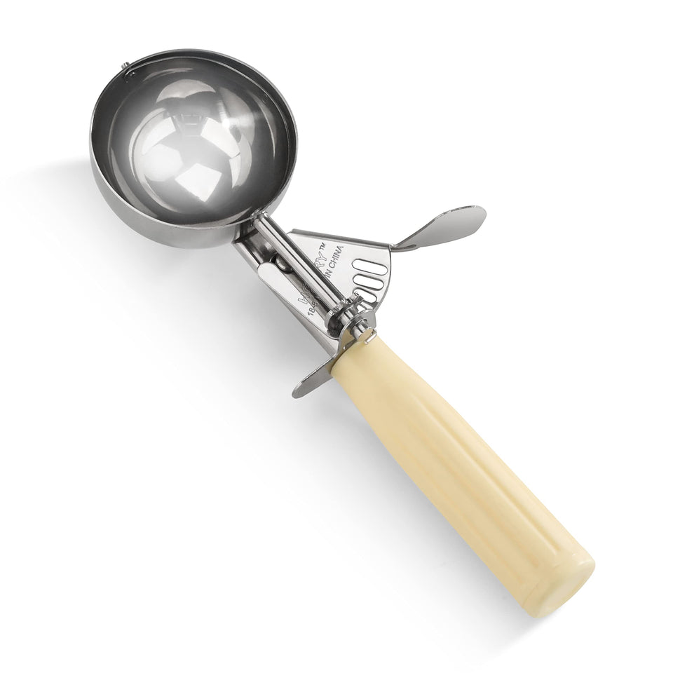 New Star disher 34783 ivory handle close-up showing precise thumb-press portioning.