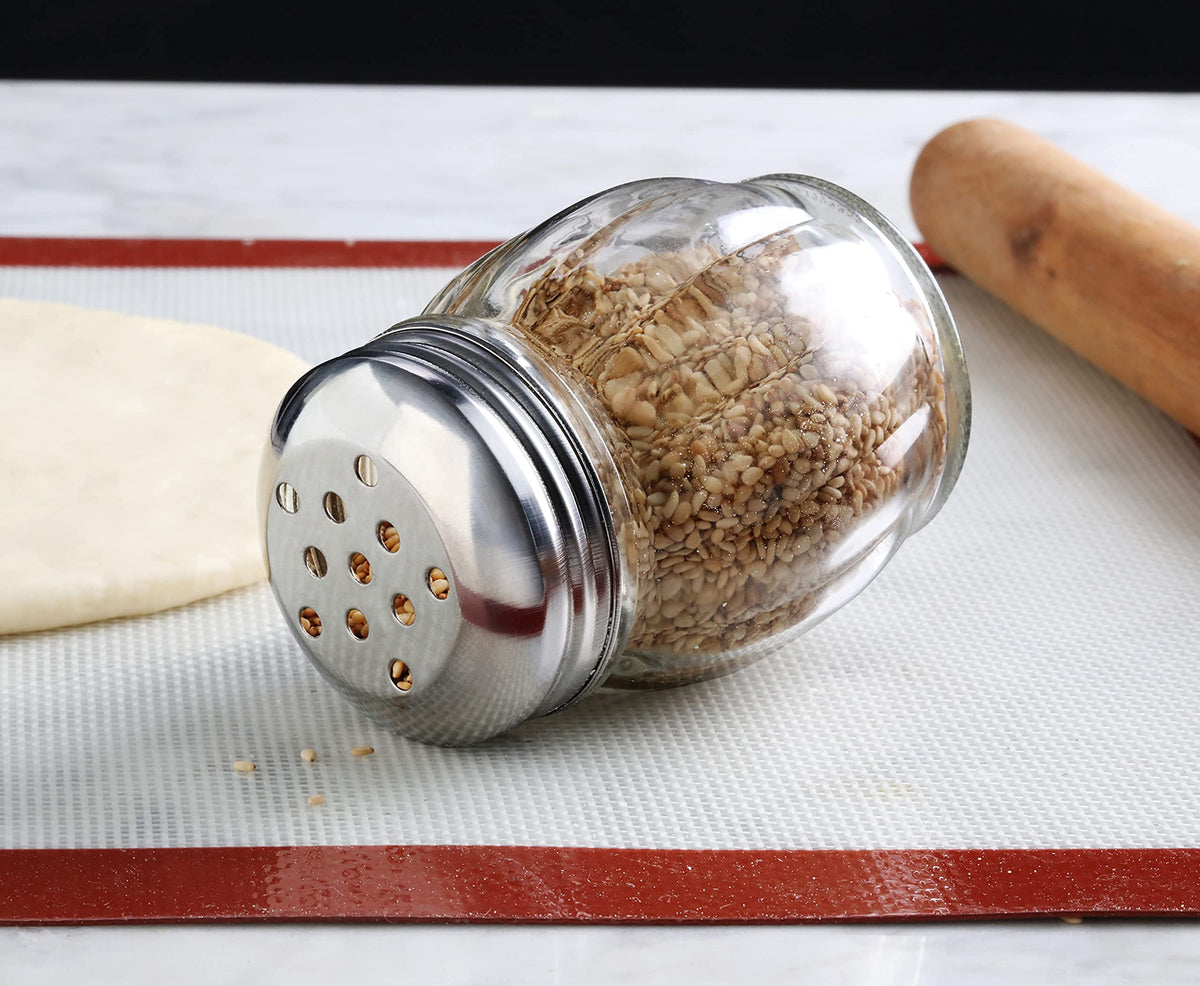 New Star Foodservice 22377 table-ready shaker for restaurants