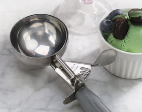 New Star 34769 right-handed design provides comfortable one-handed portioning.